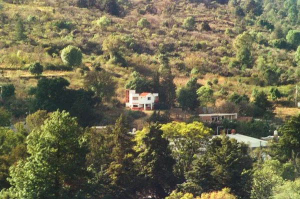 Vi tu casita, en la distancia